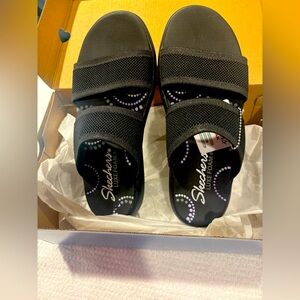 Skechers Women’s Luxe Foam Sandals black Sz 8